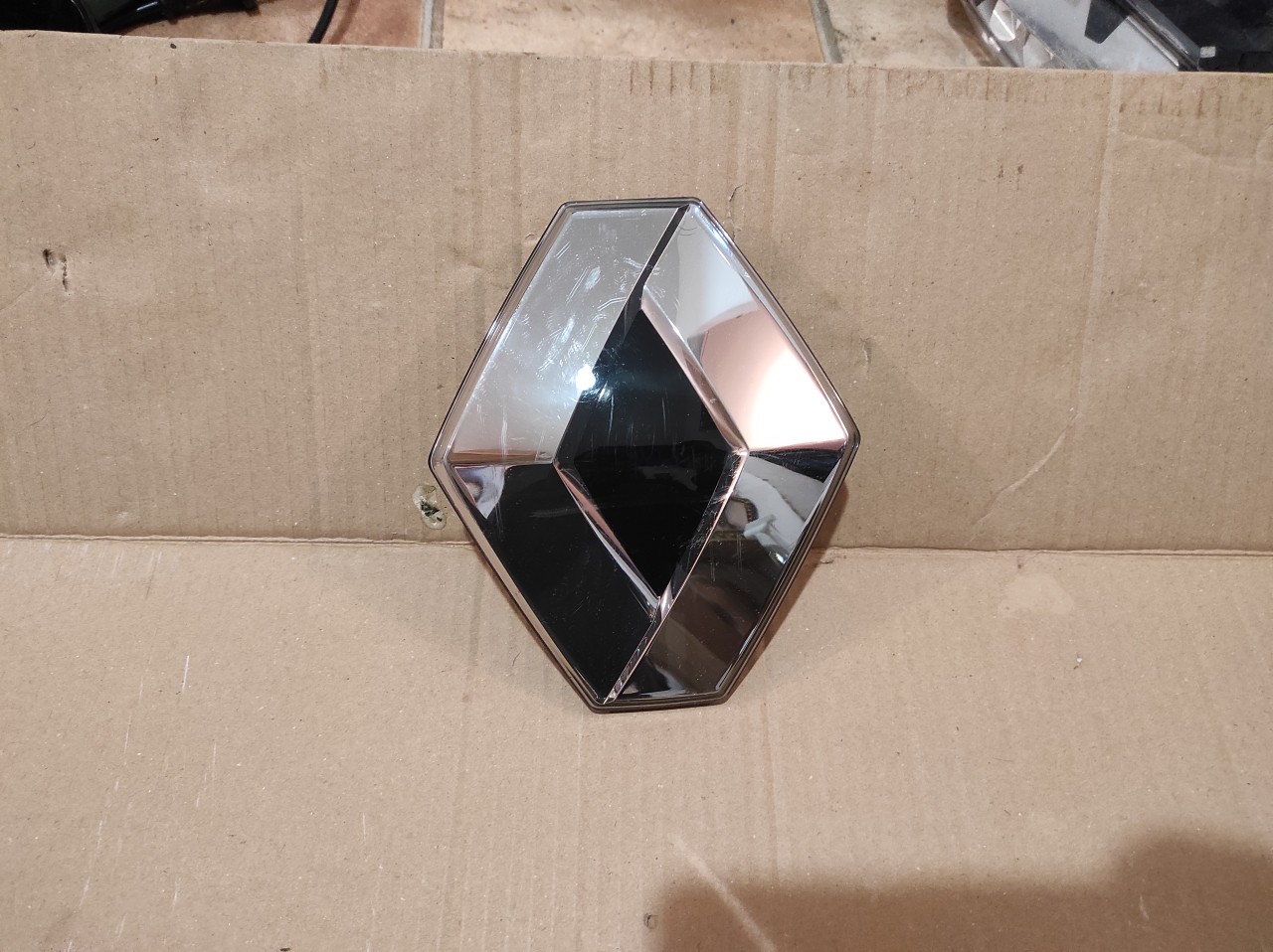 Emblema fata Renault Megane IV / Talisman cod 628908106R