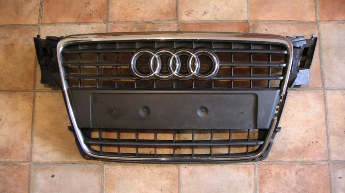 Emblema grila radiator Audi A4 B8 An 2009-2012