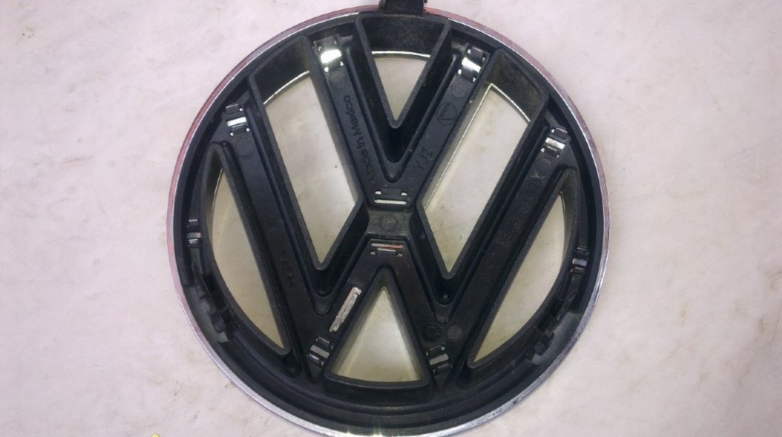 Emblema grila vw jetta 2011