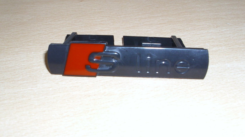 Emblema S-line negru pe grila 7X1.5cm