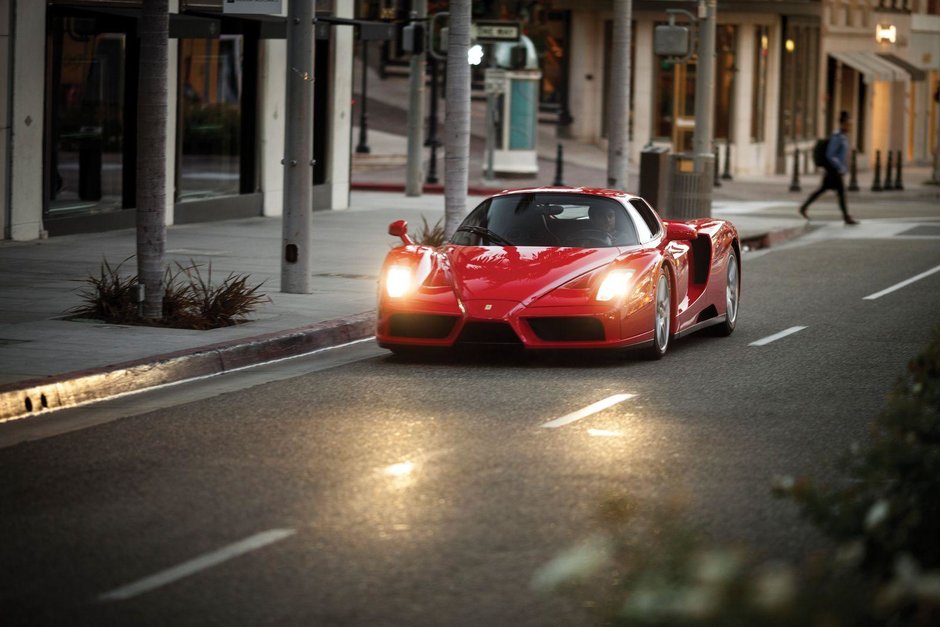 Enzo Ferrari detinut de Floyd Mayweather Jr