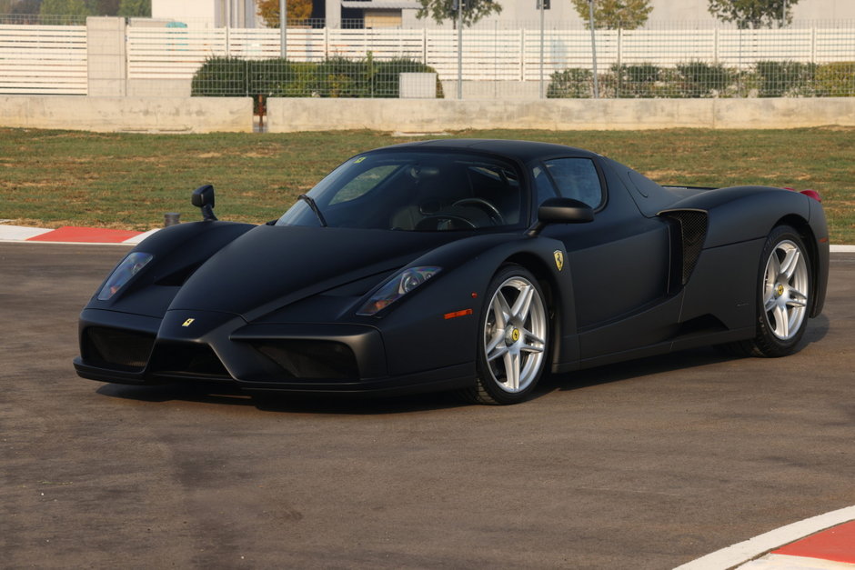 Enzo Ferrari in Nero Opaco