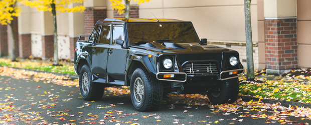 Este o nebunie de masina. Cu cat s-a vandut acest Lamborghini LM002 cu motor V12 de Countach