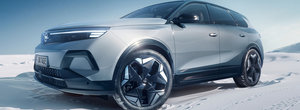 Este pentru prima data cand Opel lanseaza aceasta masina. Are 325 CP si 4x4 in standard!