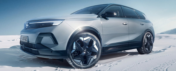 Este pentru prima data cand Opel lanseaza aceasta masina. Are 325 CP si 4x4 in standard!