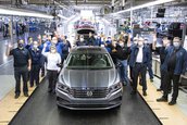 Este sfarsitul unei ere. Volkswagen a produs pentru ultima oara acest Passat. Cum arata ultimul exemplar din serie