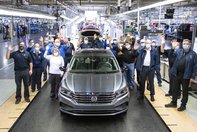 Este sfarsitul unei ere. Volkswagen a produs pentru ultima oara acest Passat. Cum arata ultimul exemplar din serie