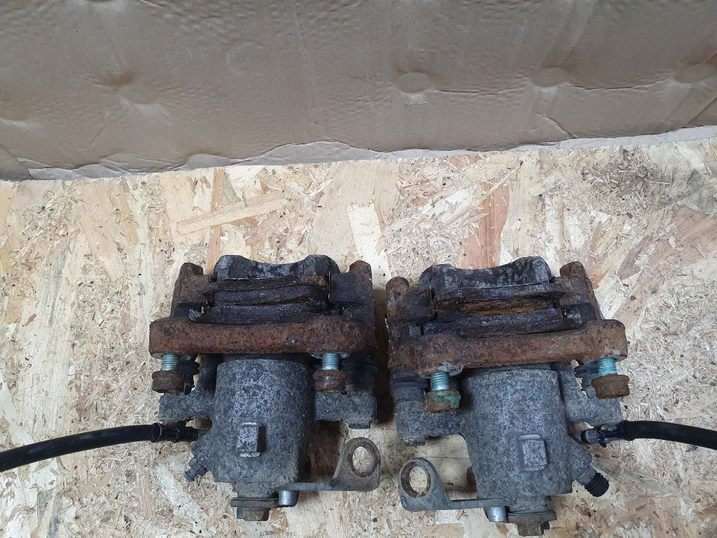 Etrier cu suport spate Volkswagen Golf 4 (1J1) 1.9 TDI 2004