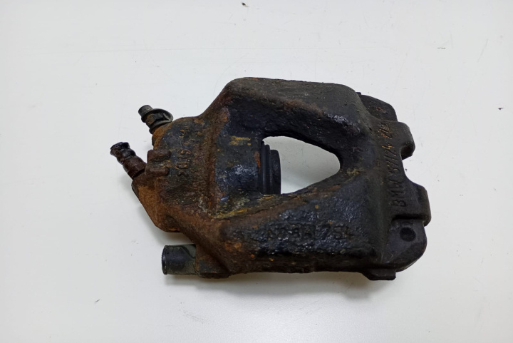 Etrier dreapta fata x-drive BMW Seria 3 E90/E91/E92/E93 [2004 - 2010]