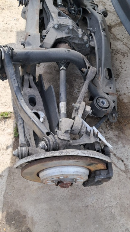 Etrier dreapta spate AUDI A4 B9 an 2017 cod 8W0406AT