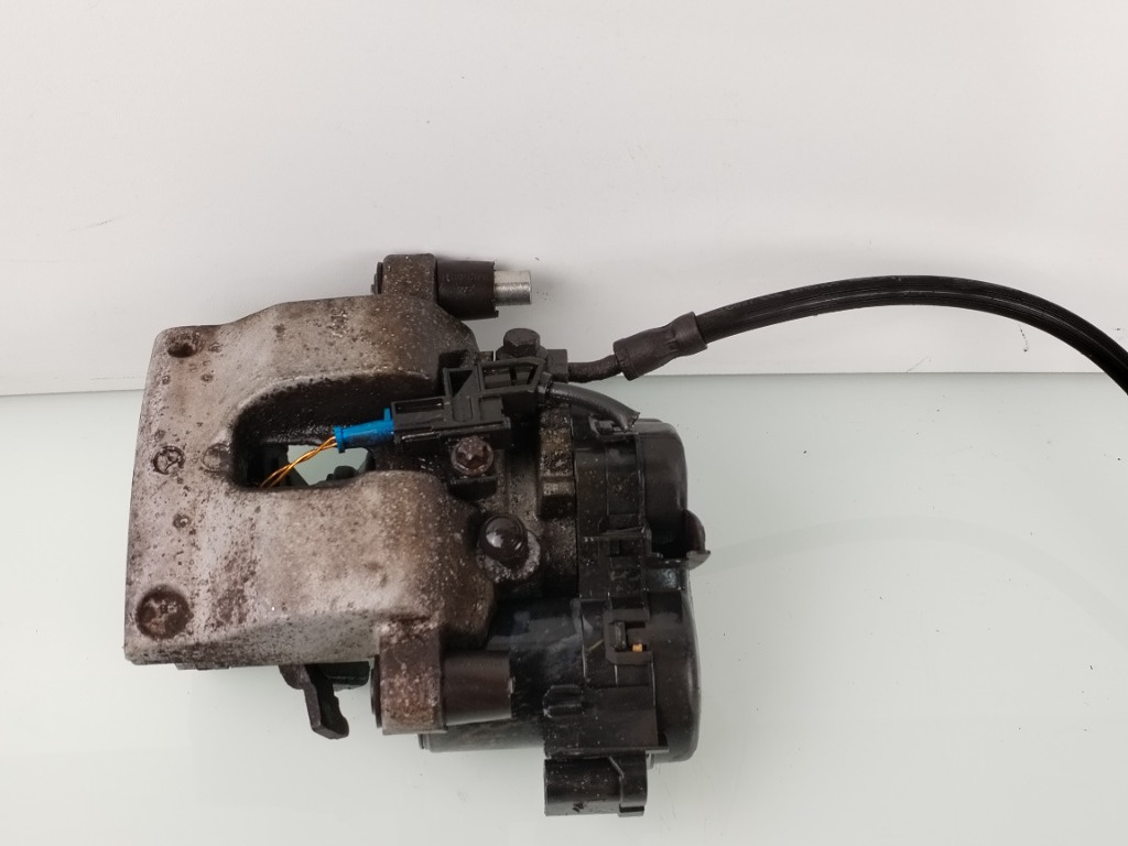 Etrier dreapta spate cu motoras Mercedes C Class W205 2.2CDI A2054232098