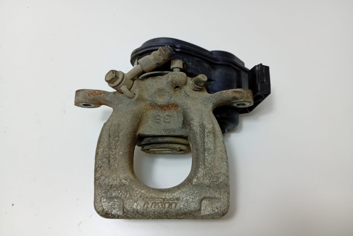 Etrier dreapta spate cu prinderi motoraș rupte 32353310C Renault Kadjar [2015 - 2018]