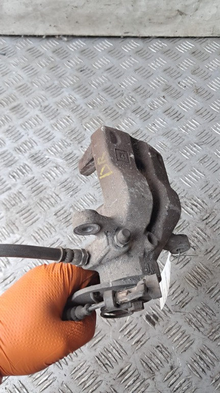 Etrier dreapta spate Opel Corsa E 1.4 Turbo an 2017