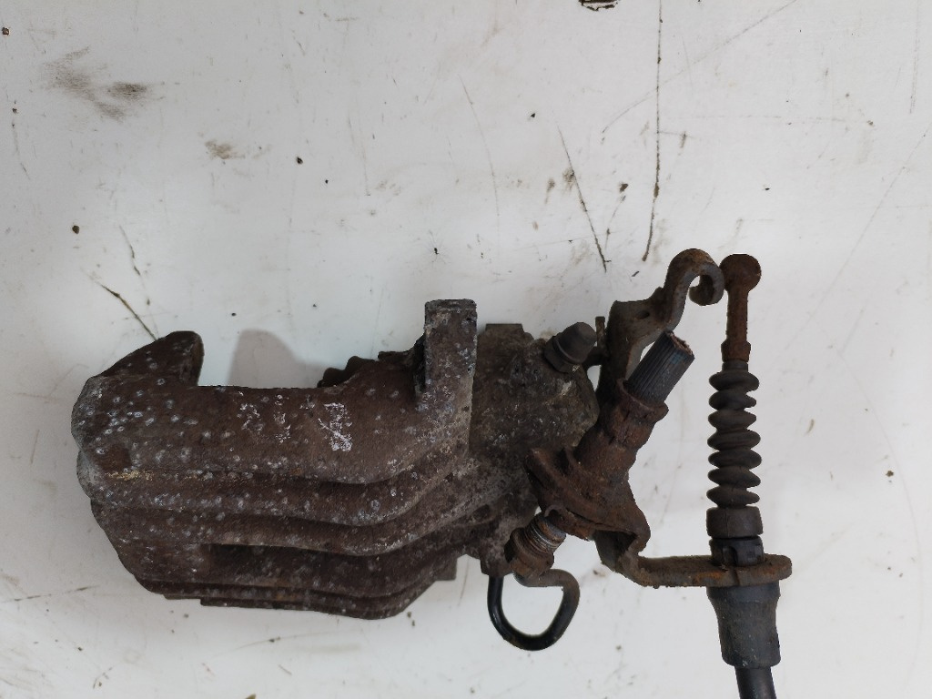 Etrier dreapta spate Volkswagen Jetta 4 2.0TDI CUU