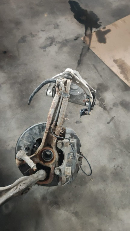 Etrier fata Audi Q7 4L 4.2 TDI cod motor CCF transmisie automata an 2014 cod 7L6615105BG / 7L6615106