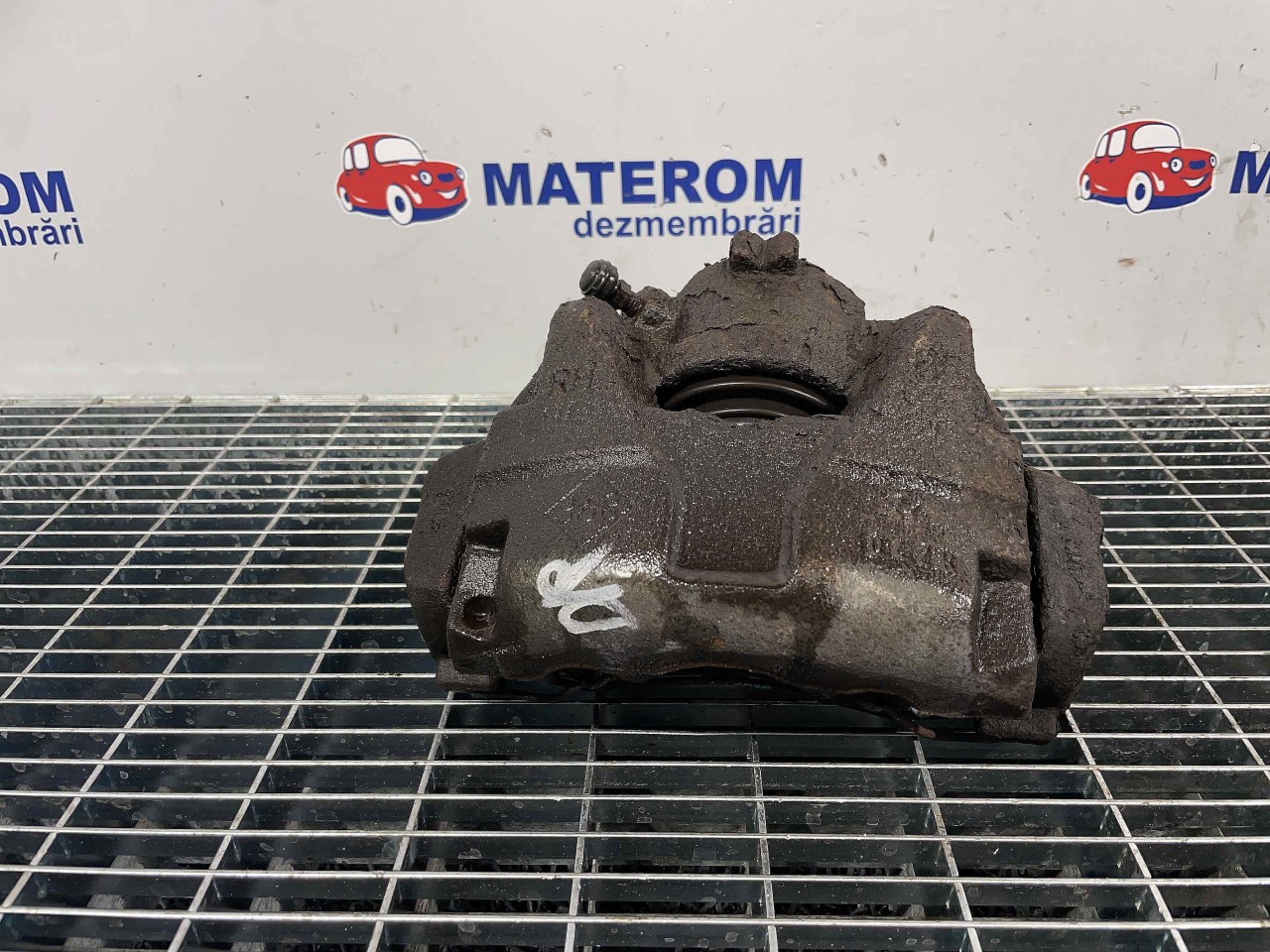 ETRIER FATA DREAPTA DACIA DUSTER DUSTER 1.5 DCI - (2010 2013)
