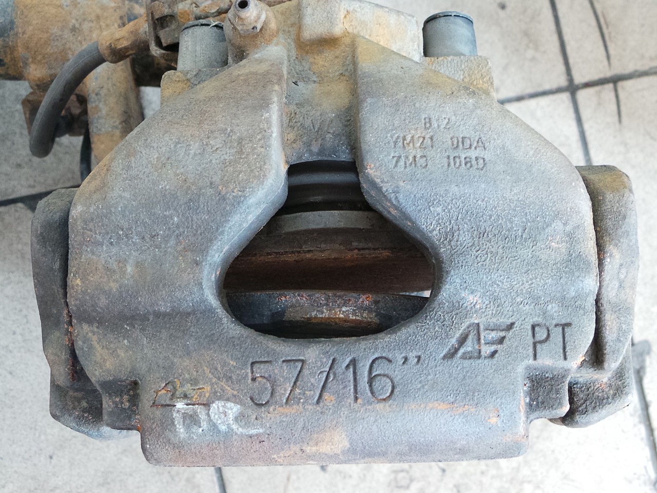 ETRIER FATA DREAPTA FORD GALAXY 1.9 TDI - (2000 2005)