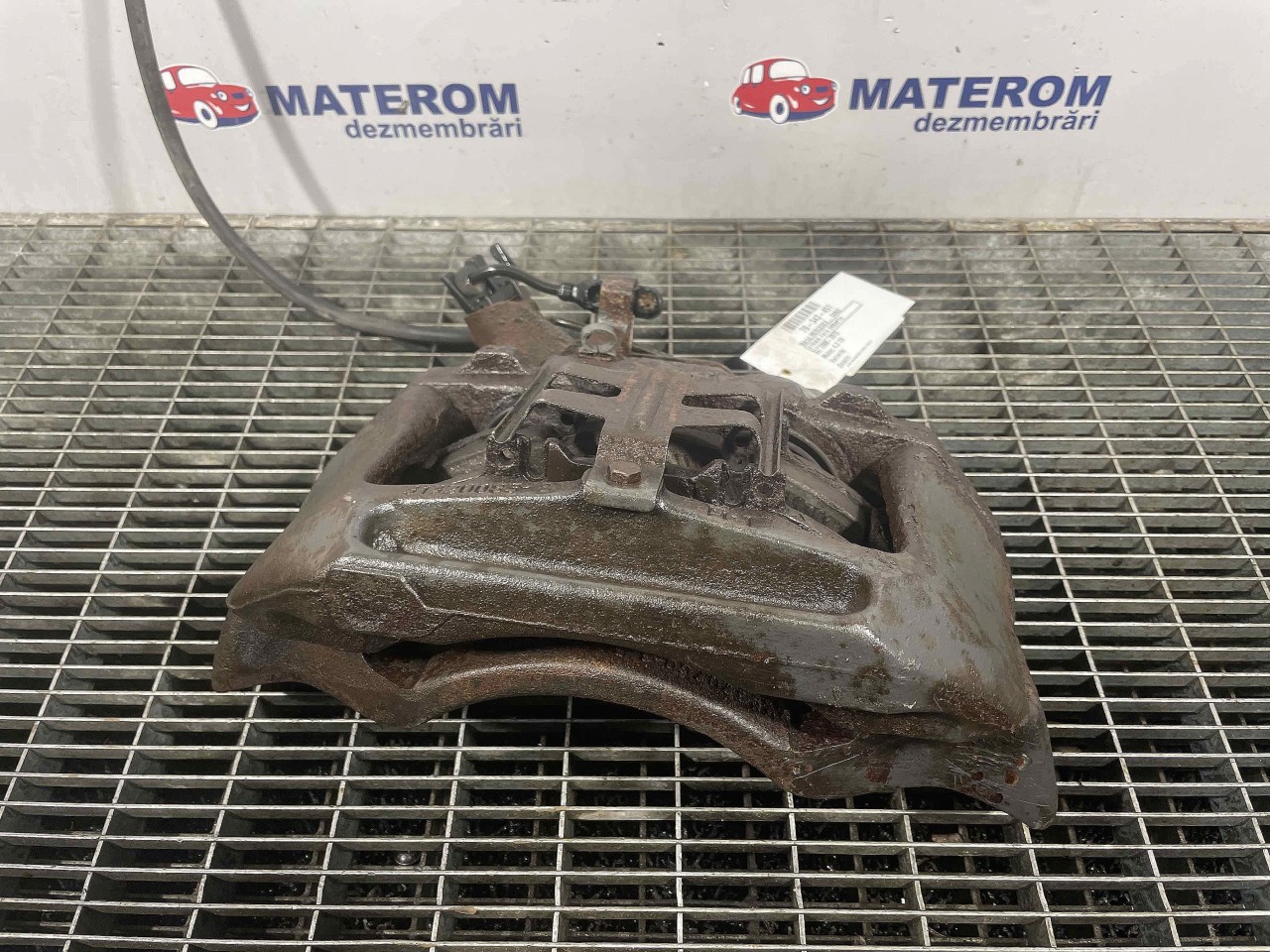 ETRIER FATA DREAPTA MERCEDES VARIO - - (