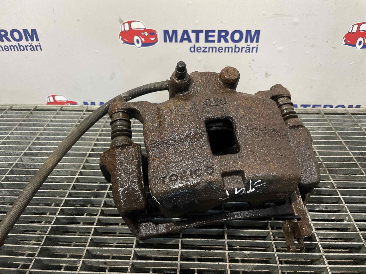 ETRIER FATA DREAPTA MITSUBISHI L200 2.5 D - (2010 2015)
