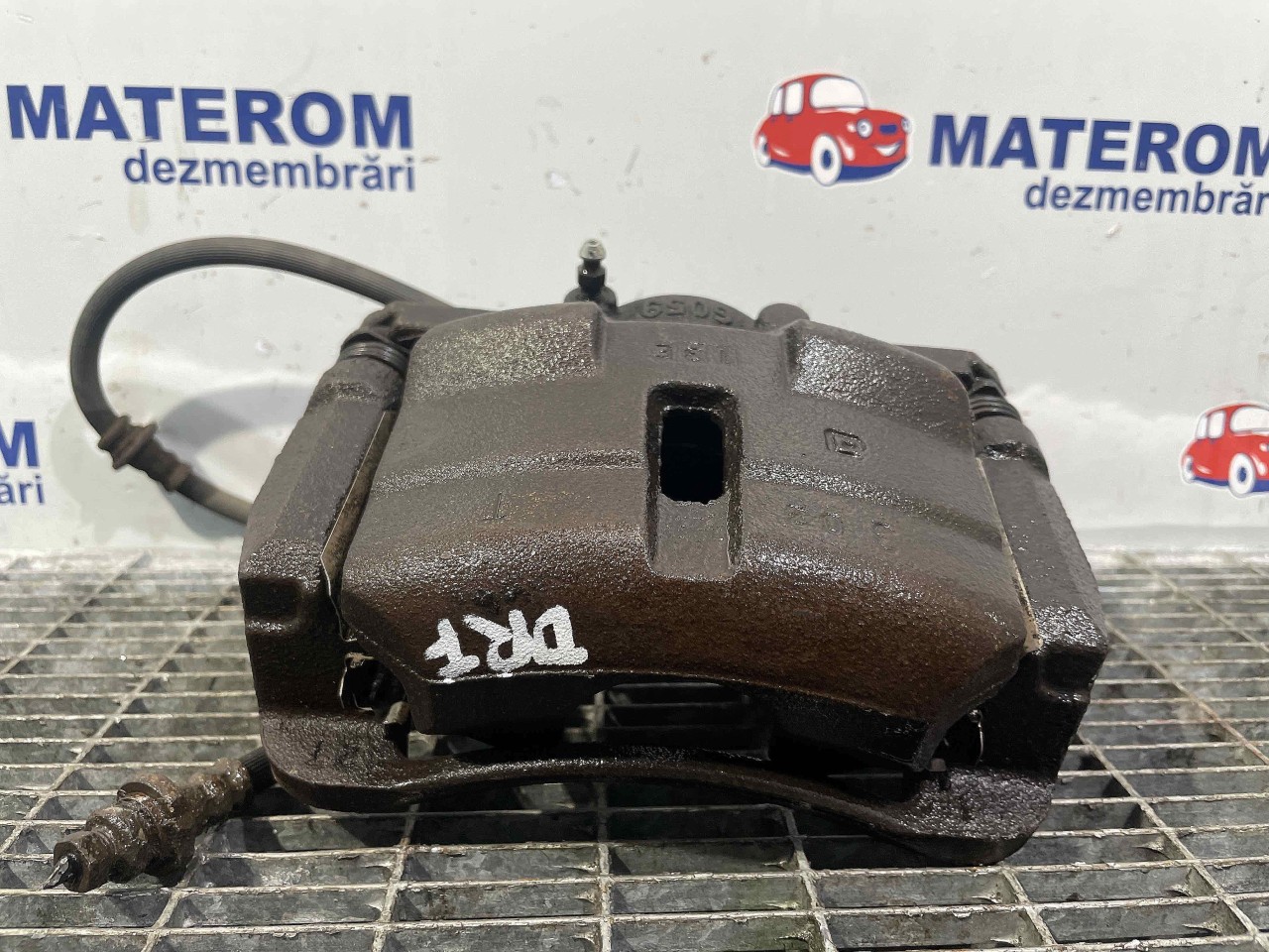 ETRIER FATA DREAPTA NISSAN QASHQAI QASHQAI 2.0 DCI - (2010 2014)