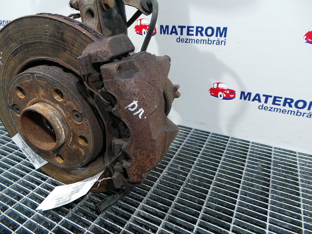 ETRIER FATA DREAPTA RENAULT MEGANE MEGANE 1.9 DCI - (2008 2012)