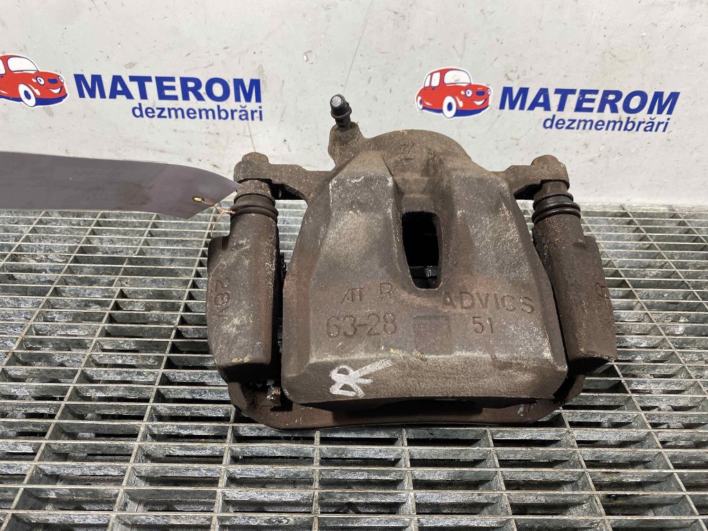 ETRIER FATA DREAPTA TOYOTA RAV4 2.0 INJ 