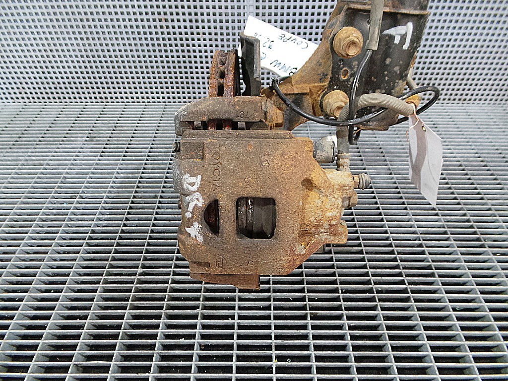 ETRIER FATA DREAPTA TOYOTA YARIS - - (2005 2011)