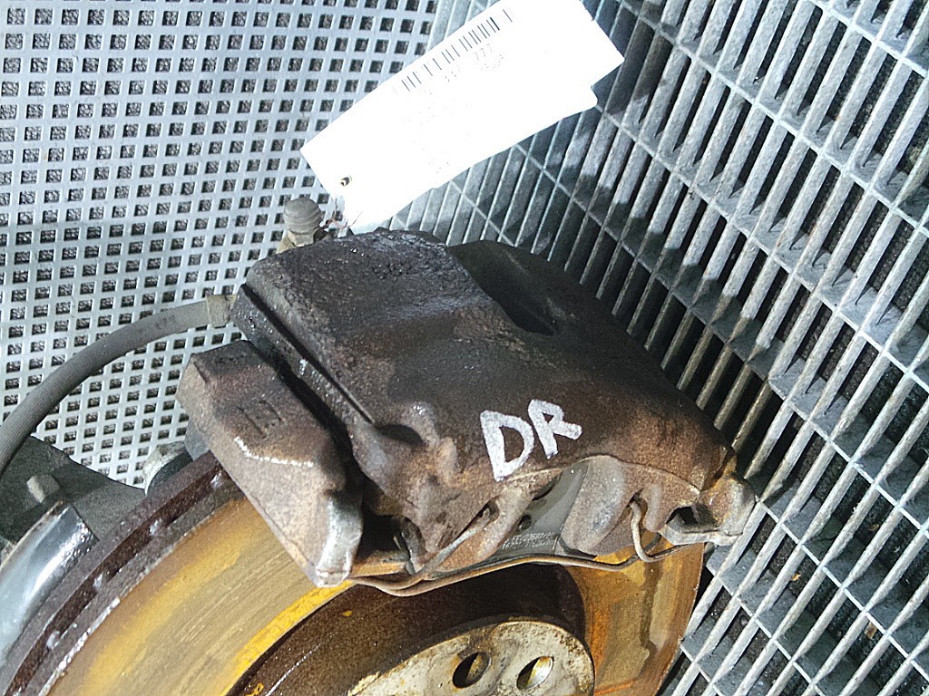 ETRIER FATA DREAPTA VW PASSAT - - (2010 2014)