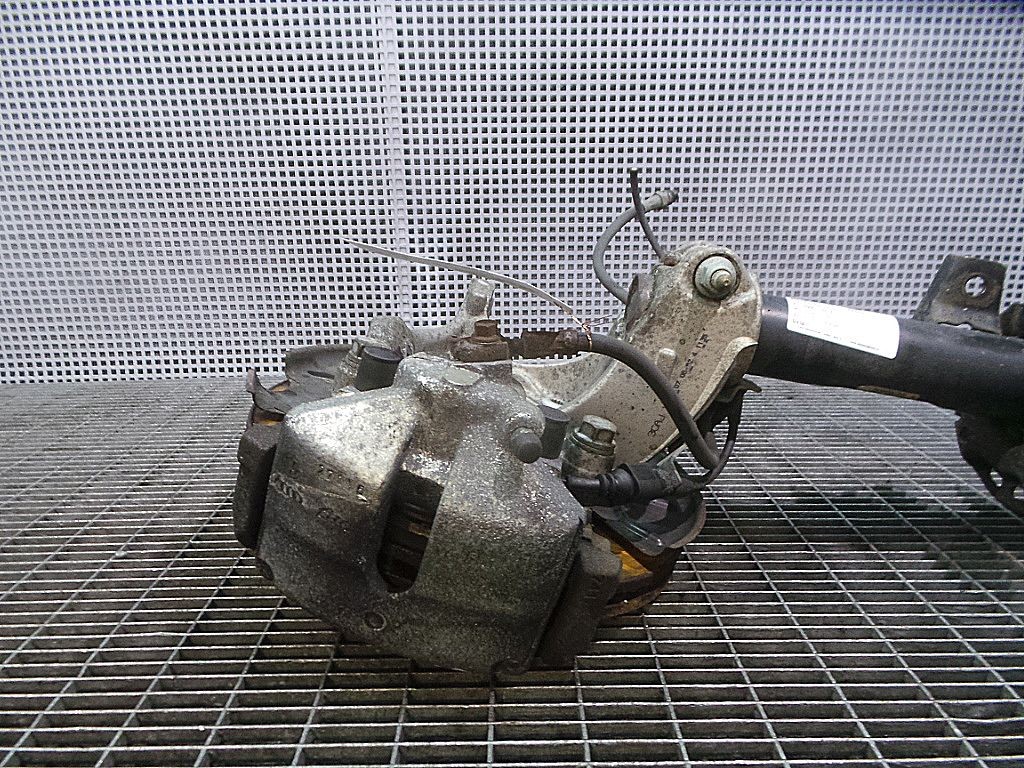 ETRIER FATA STANGA VW PASSAT - - (2005 2010)