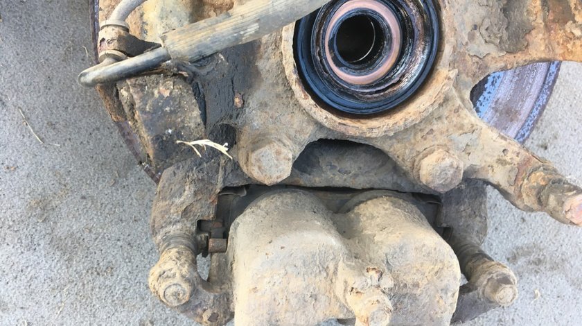 Etrier frana fata stanga/ dreapta Nissan Navara D22 2.5 Diesel