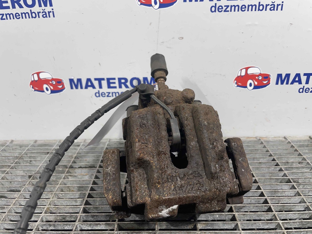 ETRIER SPATE DREAPTA BMW SERIA 3 E 92 3.0 D - (2007 2010)