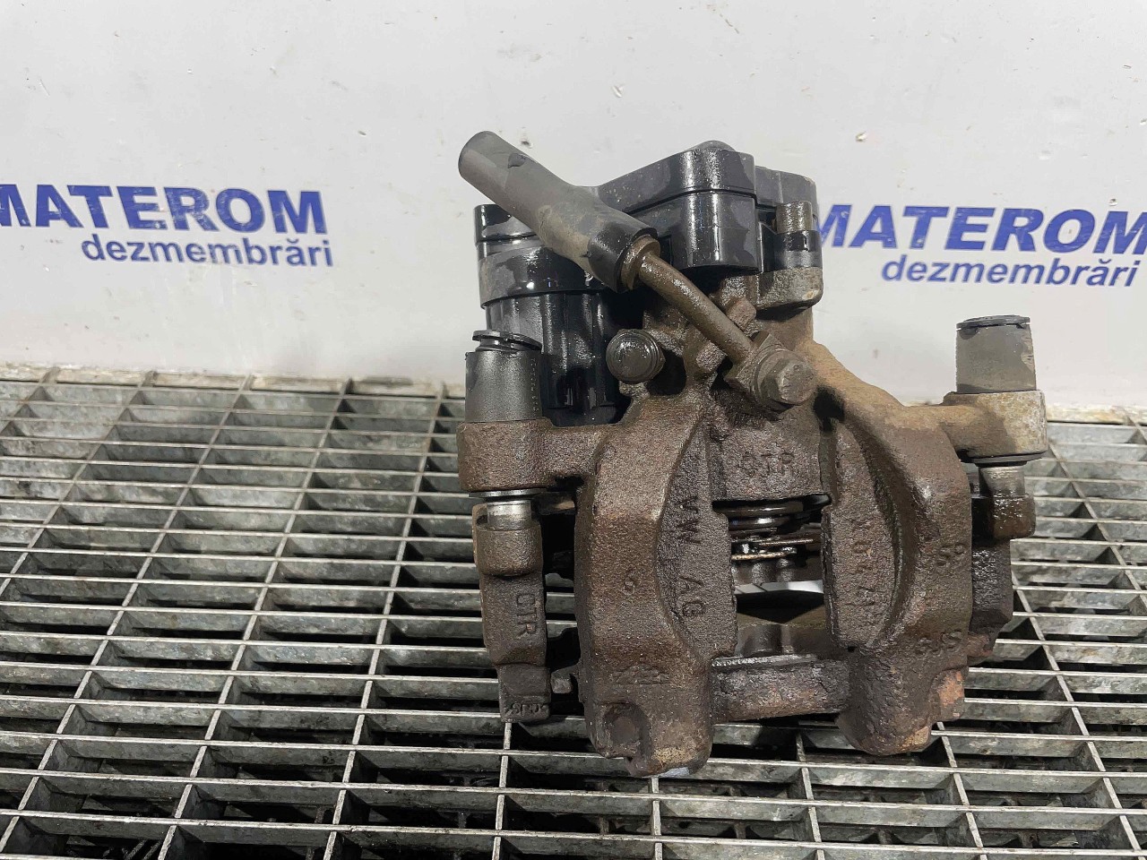 ETRIER SPATE DREAPTA VW PASSAT 2.0 TDI - (2014 2019)
