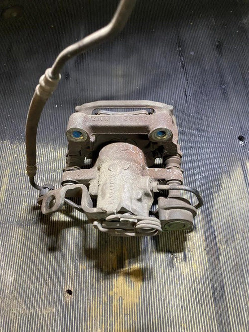 Etrier stânga dreapta fata/spate Citroen C4 Picasso cod Y04182