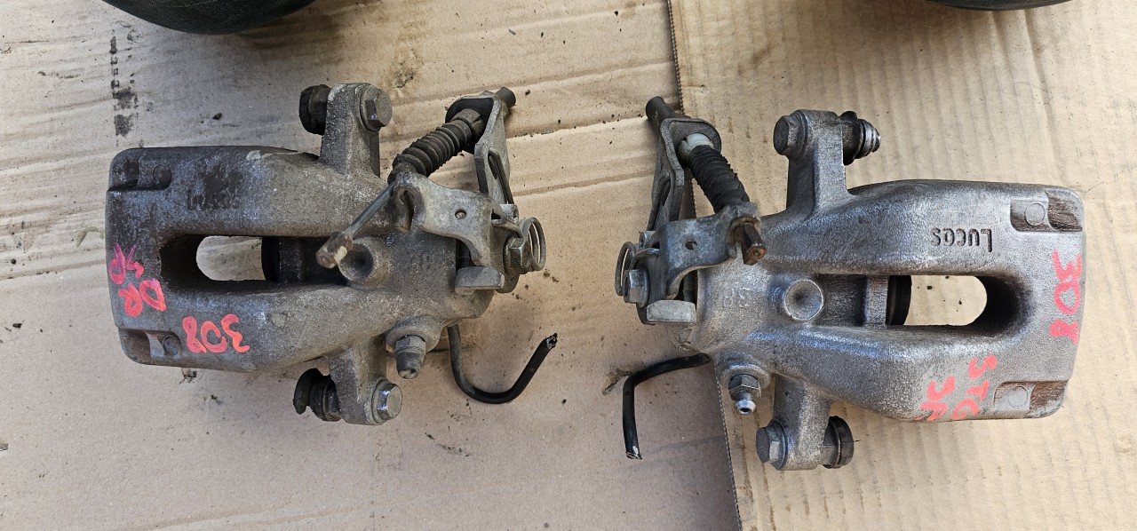 Etrier stanga / dreapta spate Peugeot 308 SW 2009 2010 2011 2012