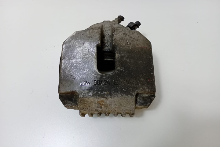 Etrier stanga fata BMW Seria 3 E90/E91/E92/E93 [2004 - 2010]