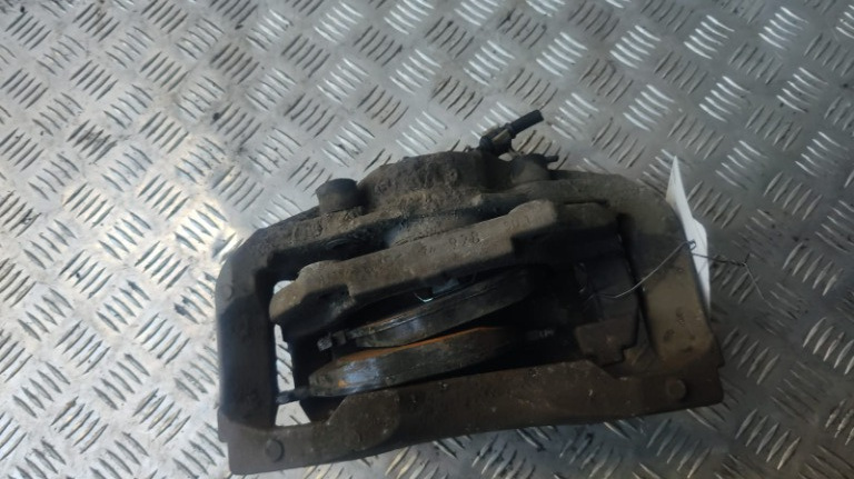 Etrier stanga fata BMW Seria 5 F10 2.0 xDrive cod motor N47-D20D ,an 2012