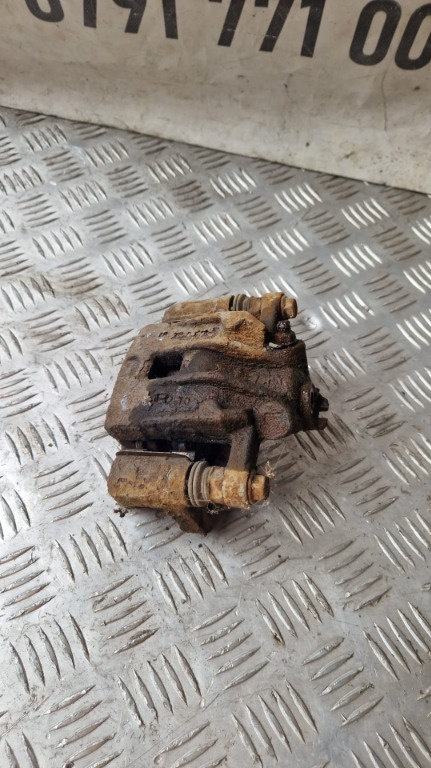 Etrier stanga HYUNDAI I20 motor 1.2 G4LA an 2010