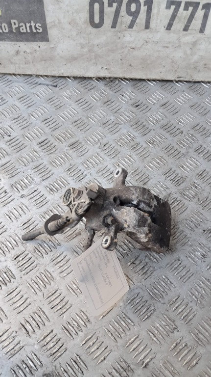 Etrier stanga spate Opel Corsa E 1.4 Turbo an 2017