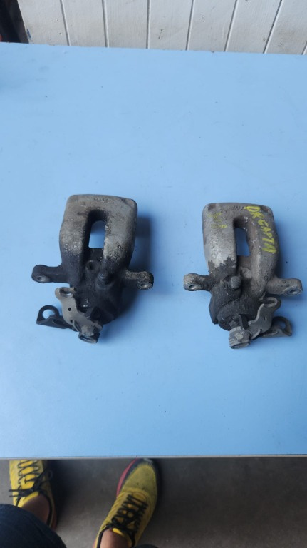 Etrier stanga spate Peugeot 308 SW 1.6 THP 5FX 2009