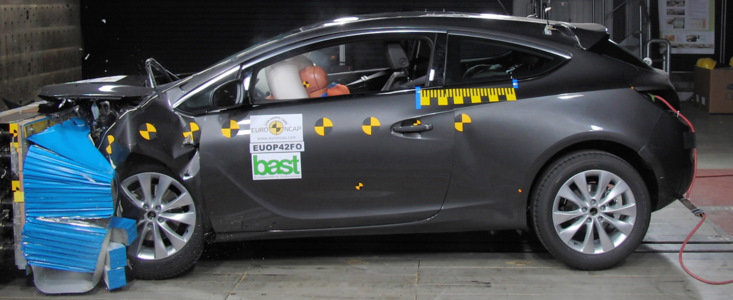 EuroNCAP: Cinci stele pentru Opel Astra GTC si Zafira Tourer