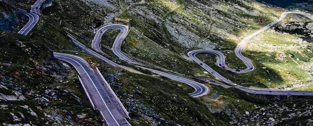 EVO s-a plimbat pe Transfagarasan si Transalpina cu un Jaguar F-Type