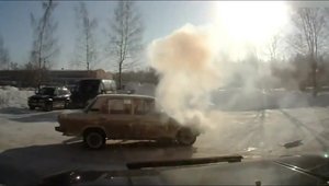 Explozie Lada pe strada