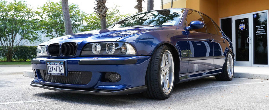 Exteriorul e nebunie curata, dar stai sa vezi ce modificari a primit motorul V8. Sigur e cel mai tare E39 pe care l-ai vazut vreodata! Exteriorul e nebunie curata, dar stai sa vezi ce modificari a primit motorul V8. Sigur e cel mai tare E39 pe care l-ai vazut vreodata!