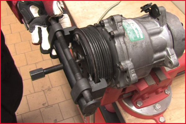Extractor Universal Cu Caneluri Pentru Fulii De Curele. 40-165 Mm Ks Tools 150.3170