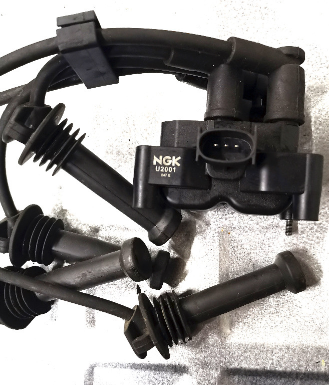 F1220 BOBINA INDUCTIE + FISE NGK U2001 FORD FOCUS 1 1.8B