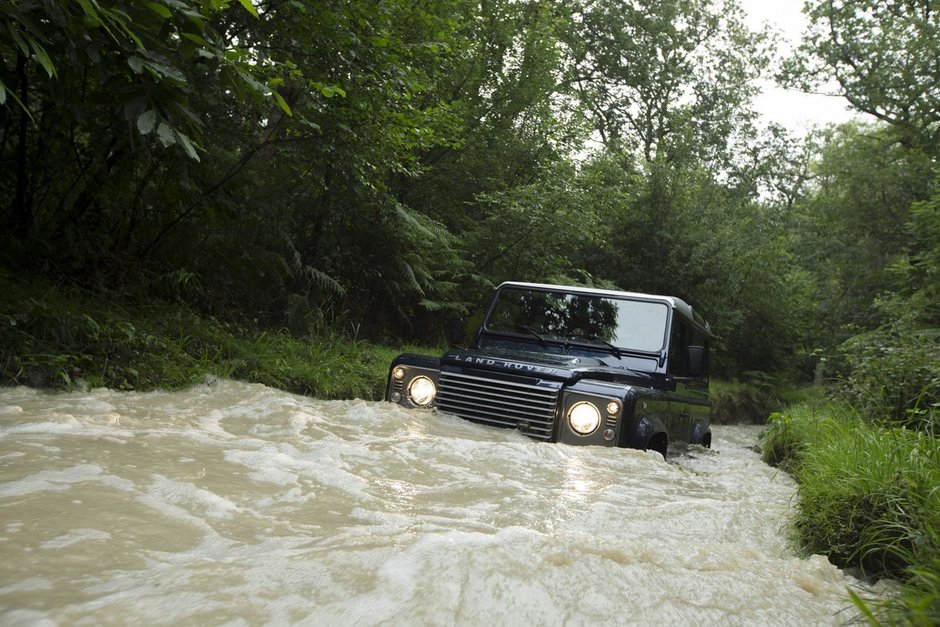 Facelift minor pentru Land Rover Defender