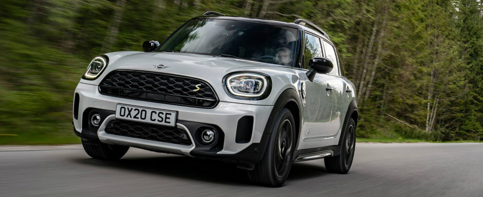 Facelift pentru cel mai mare model din gama MINI. Cea mai slaba motorizare are 3 cilindri si 102 CP Facelift pentru cel mai mare model din gama MINI. Cea mai slaba motorizare are 3 cilindri si 102 CP