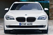 Fanii BMW vor plange la vederea acestor poze. Cum s-a schimbat in timp grila limuzinei Seria 7