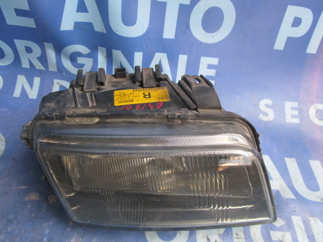 Far Audi A4 (ureche rupta)