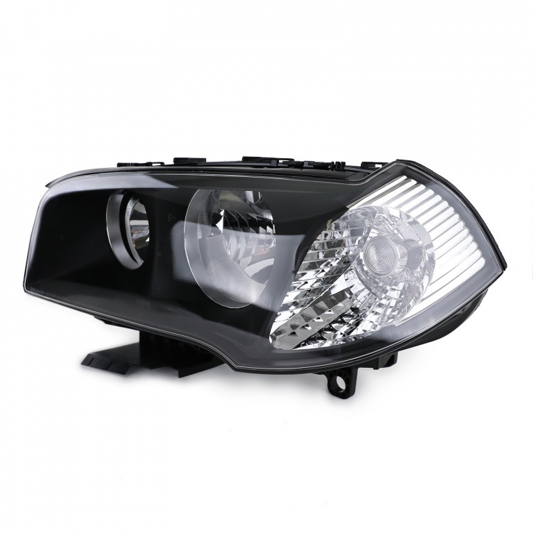 Far bmw X3 E83 partea dreapta
